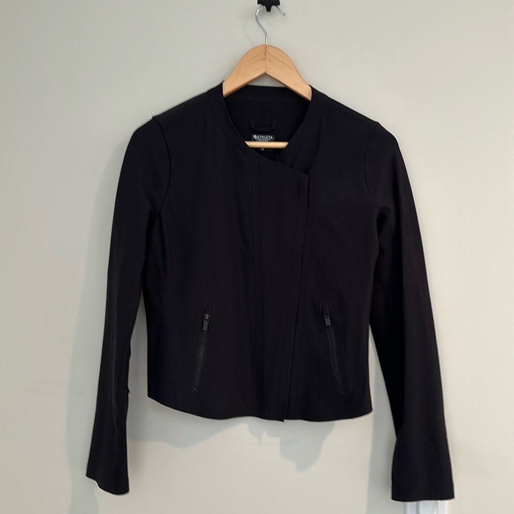 NWOT Athleta Blazer/Jacket. Double front zipper, zipper cuffs. Sz XS